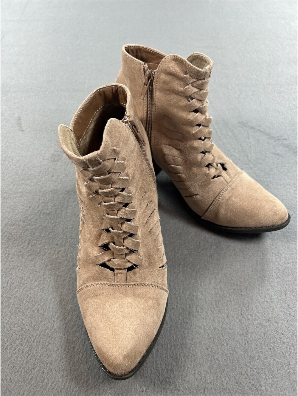 Coconuts by Matisse Size 8 Beige Suede Ankle Boots Zipper Western Cowgirl